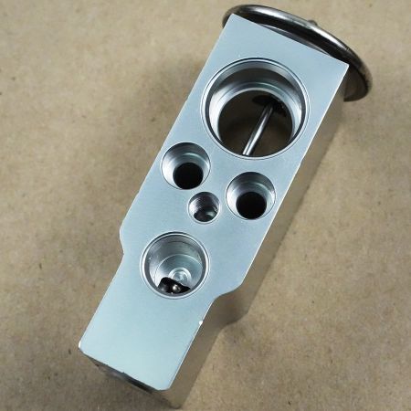 A/C Expansion Valve YT20M00004S002 for Kobelco Excavator SK115SRDZ SK115SRDZ-1E SK135SR SK135SR-1E SK135SRL SK135SRL-1E SK135SRLC SK135SRLC-1E