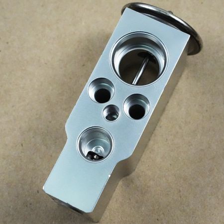A/C Expansion Valve YT20M00004S002 for Kobelco Excavator SK115SRDZ SK115SRDZ-1E SK135SR SK135SR-1E SK135SRL SK135SRL-1E SK135SRLC SK135SRLC-1E