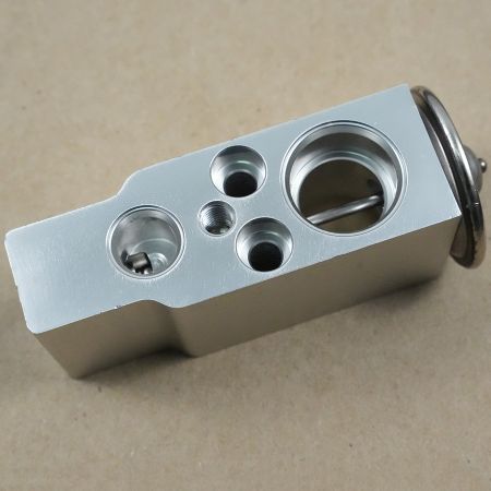 A/C Expansion Valve YT20M00004S002 for Kobelco Excavator SK160LC SK160LC-6E SK200-6 SK200-6ES SK200LC-6 SK200LC-6ES SK200SR SK200SRLC SK210LC SK210LC-6E