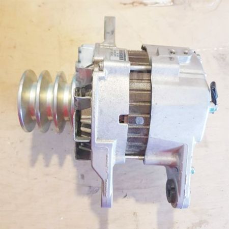 Alternator 4652325 for Hitachi ZX190W-3 ZX200-3-HCMC ZX210W-3 ZX220W-3 ZX240-3-HCMC ZX250W-3 ZX270-3-HCMC ZX360W-3