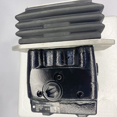 Pilot Valve Pedal Valve YN30V00105F2 for Kobelco SK170-9 SK260 SK260-9 SK295-8 SK295-9 SK350-8 SK350-9 SK485-8 SK485-9