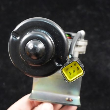 Wiper Motor 82032050 for Case Tractor PUMA 225 PUMA 230 PUMA 2304 PUMA1654 PUMA1804 PUMA1854 PUMA2104